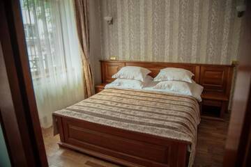 Фото номера Улучшенный люкс Отель Sonyachniy Promin г. Поляна 2