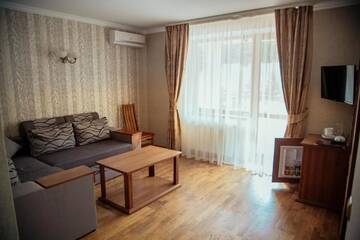Фото номера Улучшенный люкс Отель Sonyachniy Promin г. Поляна 4
