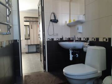 Фото номера Апартаменты с балконом Гостевой дом Polyana Aqua Resort г. Поляна 7