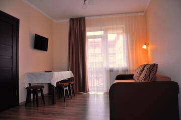 Фото номера Апартаменты с балконом Гостевой дом Polyana Aqua Resort г. Поляна 9