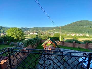 Фото номера Семейный люкс Загородные дома Guest house Mountain View г. Поляна 11