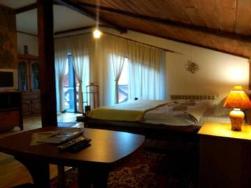 Фото номера Люкс с балконом Отель Chalet Vedmezhe г. Поляна 2