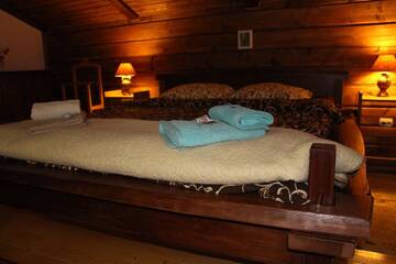 Фото номера Четырехместный номер с балконом Отель Chalet Vedmezhe г. Поляна 4