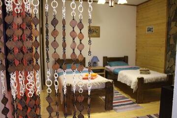 Фото номера Двухместный номер Делюкс с 2 отдельными кроватями Отель Chalet Vedmezhe г. Поляна 2